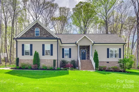 1823 Rain Forest Dr, York, SC 29745
