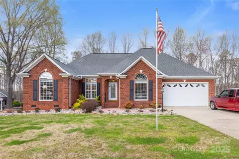 801 Toncin Ave, Bessemer City, NC 28016