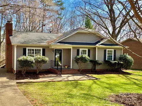 21228 Pine Ridge Dr, Cornelius, NC 28031