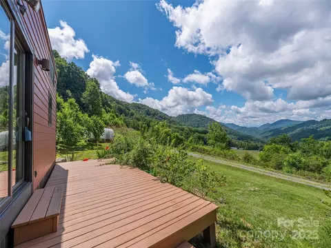 323 Morris Rd, Clyde, NC 28721 photo 3