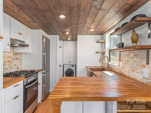 323 Morris Rd, Clyde, NC 28721 photo 11