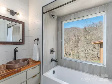 323 Morris Rd, Clyde, NC 28721 photo 17