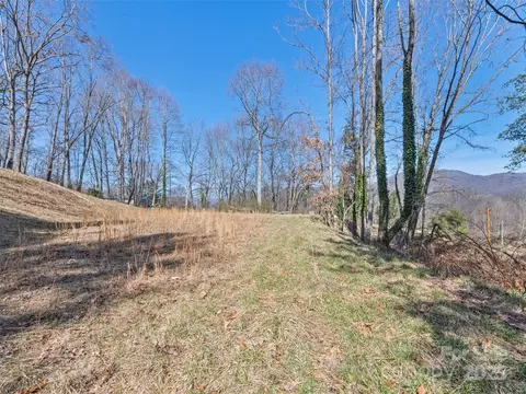 157 Harveys Mountain Rd, Clyde, NC 28721