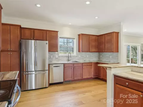 Kitchen - 14 Fox Run Dr, Fairview, NC 28730 photo 2 of 2