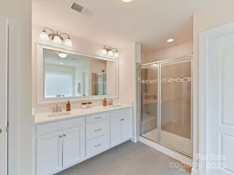Bath - 9895 Travertine Trl, Davidson, NC 28036 photo 2 of 4