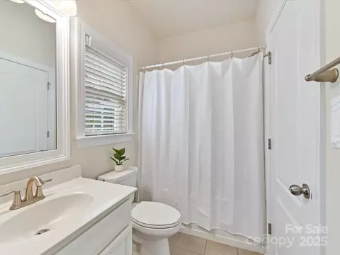 Bath - 9895 Travertine Trl, Davidson, NC 28036 photo 1 of 4