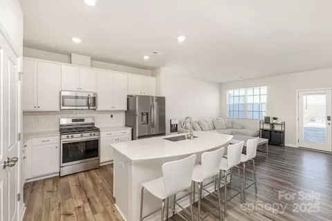 6048 Chelsea Oaks Rdg, Tega Cay, SC 29708