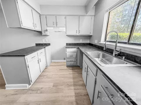 4814 Spring Lake B Dr #B, Charlotte, NC 28212