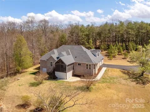 85 Rodaeo Dr, Columbus, NC 28722