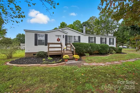 405 Briarwood Ct, Mount Holly, NC 28120