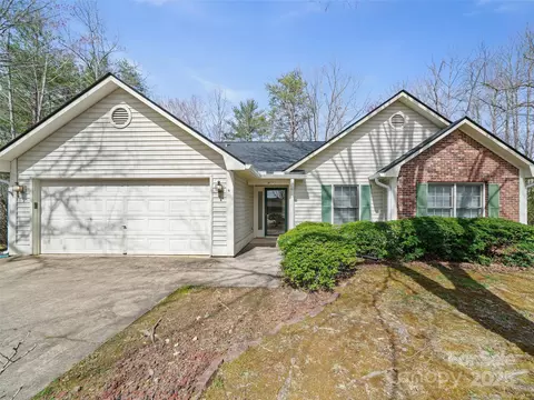 407 E Glensprings Ct, Fletcher, NC 28732
