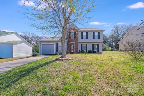 7619 Woodknoll Dr, Charlotte, NC 28217