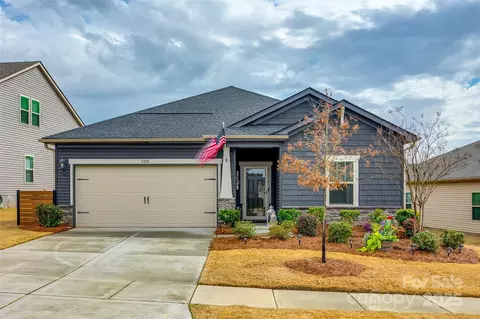 11810 Red Leaf Dr, Charlotte, NC 28215