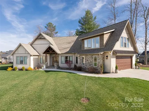 210 Samuel Dr, Mills River, NC 28759