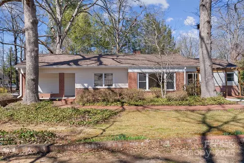 120 Grove Cir, Brevard, NC 28712