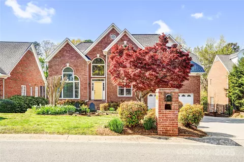 201 N Brackenbury Ln, Charlotte, NC 28270