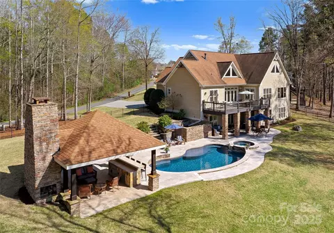 15808 Lake Ridge Rd, Charlotte, NC 28278