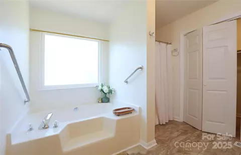 Bath - 2820 Faircroft Way, Monroe, NC 28110 photo 3 of 4