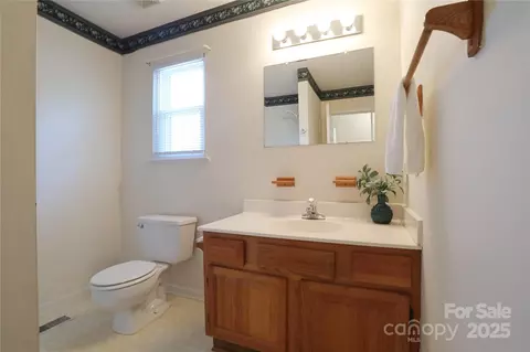 Bath - 2820 Faircroft Way, Monroe, NC 28110 photo 4 of 4