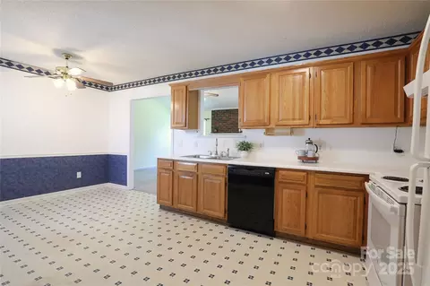 Kitchen - 2820 Faircroft Way, Monroe, NC 28110 photo 2 of 2