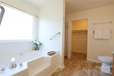 Bath - 2820 Faircroft Way, Monroe, NC 28110 photo 2 of 4
