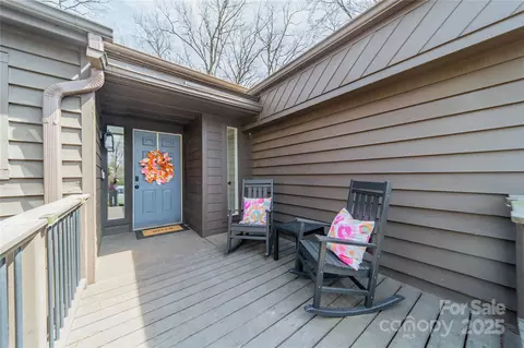 8911 St Croix Ln, Charlotte, NC 28277
