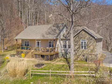 449 Windy Hill Dr, Waynesville, NC 28785