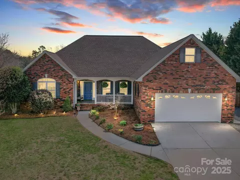 110 Fairpoint Ct, Statesville, NC 28625
