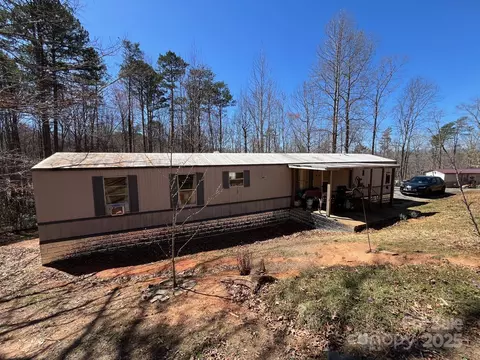 127 Squirrel Hollow Dr, Marion, NC 28752