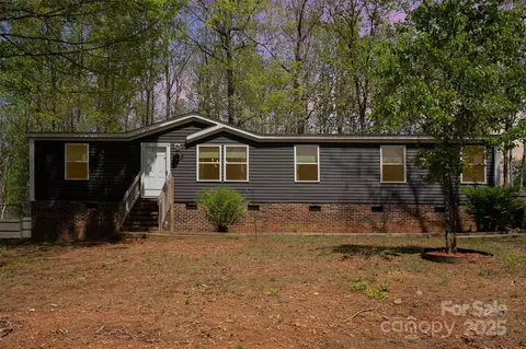 5875 Dachshund St, Iron Station, NC 28080