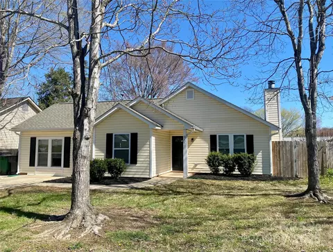 9617 Farmridge Ln, Matthews, NC 28105
