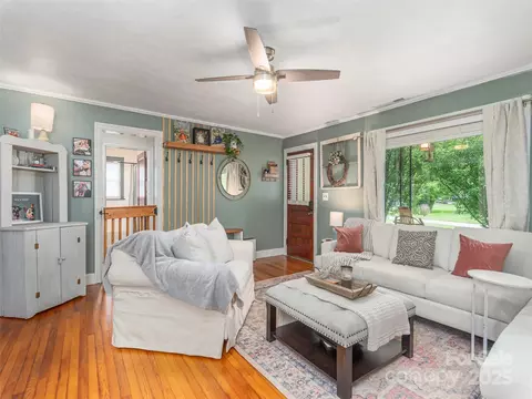 1219 Allens Creek Rd, Waynesville, NC 28786