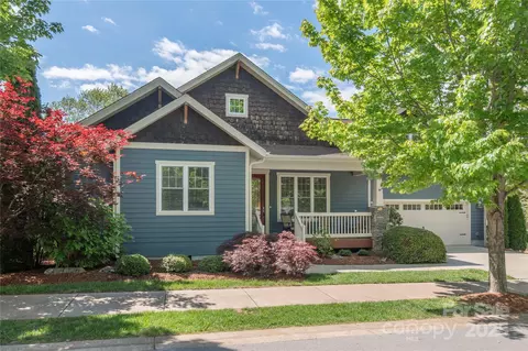 4 Silo View Ct, Asheville, NC 28804
