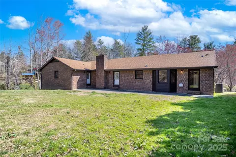 35 Tree Top Dr, Arden, NC 28704