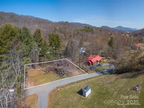 64 Unity Dr, Waynesville, NC 28786