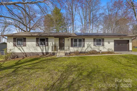 110 Cannon Dr, Hendersonville, NC 28792