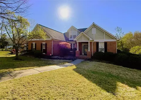 2008 Emerald Pines Ln, Tega Cay, SC 29708