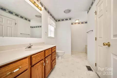 Bath - 208 Cherry Mountain Rd, Bostic, NC 28018 photo 1 of 2