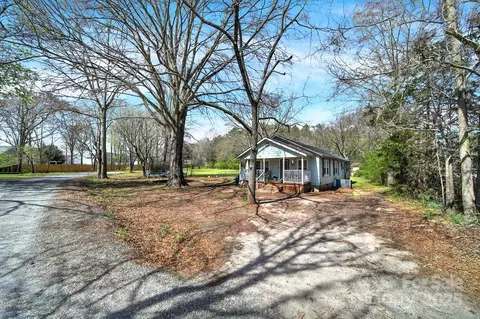 124 Lancer Ln, Lancaster, SC 29720 photo 3