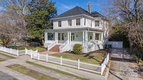 115 Pinckney St, Chester, SC 29706