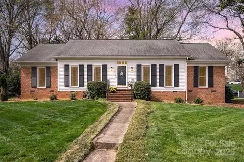 7520 Whistlestop Rd, Charlotte, NC 28210