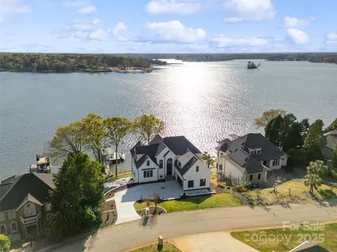 7116 Topsail Cir, Tega Cay, SC 29708