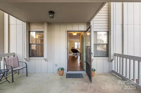 1303 Abbey Cir, Asheville, NC 28805