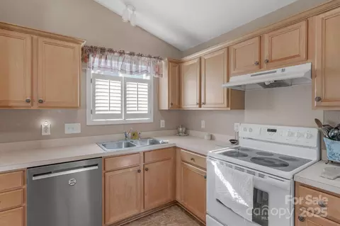 Kitchen - 2003 Sunlight Path Dr, Monroe, NC 28110 photo 4 of 4