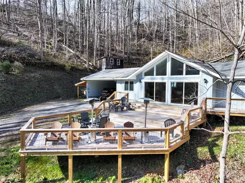 2201 Pigeon Roost Rd, Green Mountain, NC 28740