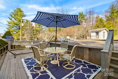 33 Royal Pines Dr, Newland, NC 28657