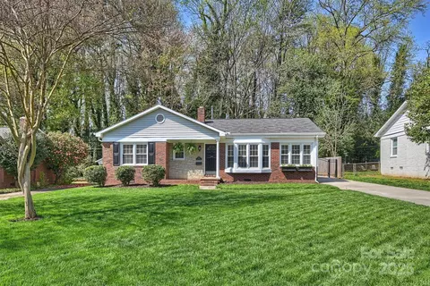 1045 Dresden W Dr W, Charlotte, NC 28205