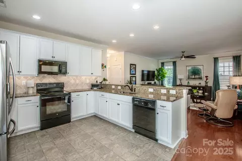 Kitchen - 18125 Ebenezer Dr, Cornelius, NC 28031 photo 2 of 5