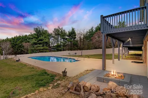 4080 Quarry Estates Rd, Hudson, NC 28638
