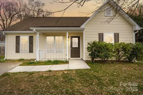 1542 Farningham Ln, Burlington, NC 27215